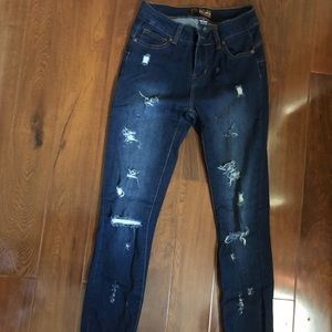 Butt lift distressed cuffed skinny jean